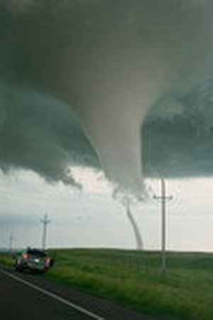 In the Eye of the Storm: Chasers Season 1 Episode 1 - Poster
