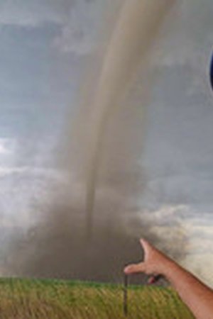 In the Eye of the Storm: Chasers Season 1 Episode 3 - Poster
