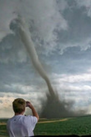 In the Eye of the Storm: Chasers Season 1 Episode 2 - Poster